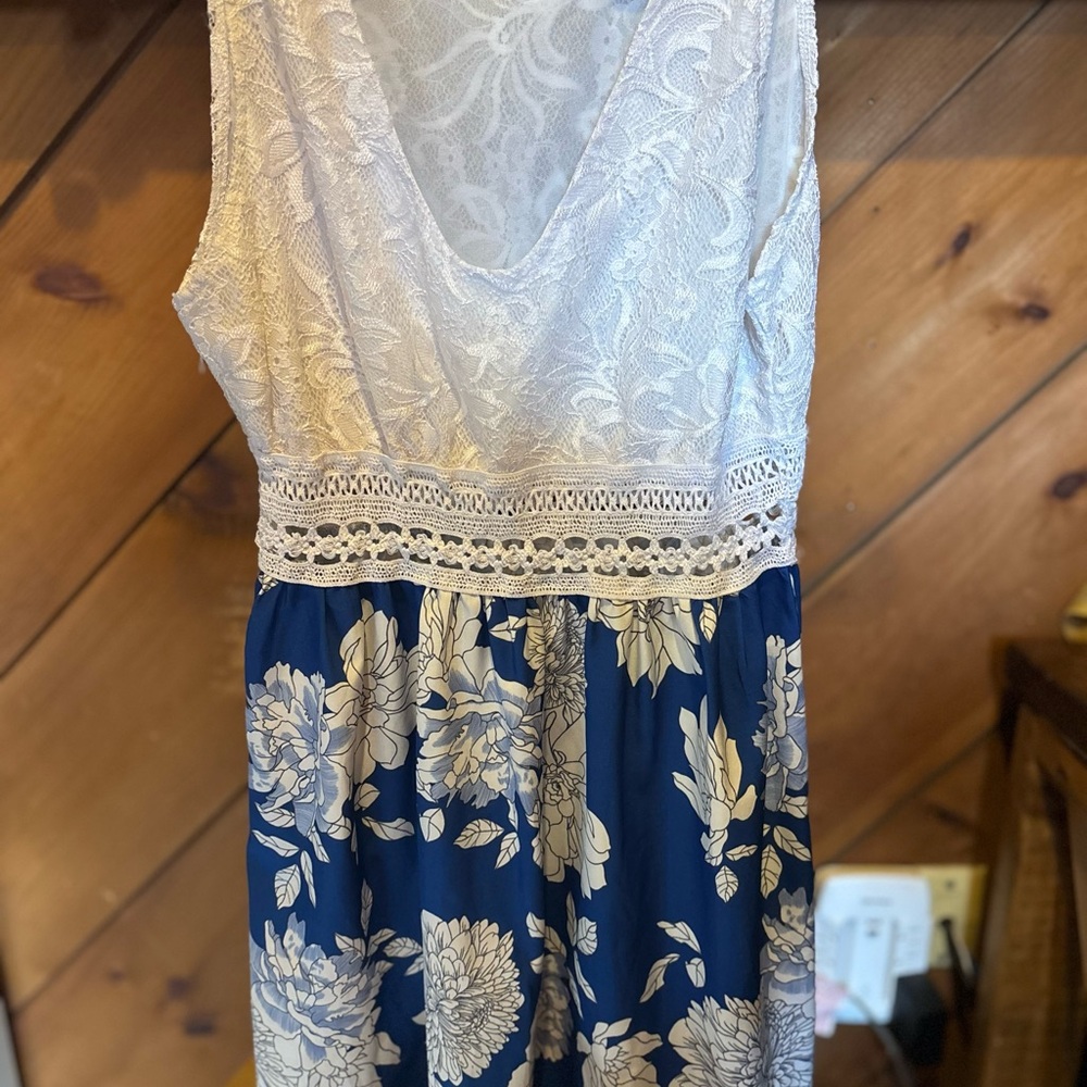 Floral Lace V-Neck Dress